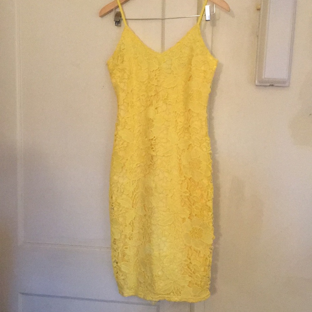 NWOT Lulu’s Bursting Bouquet Yellow Midi Dress